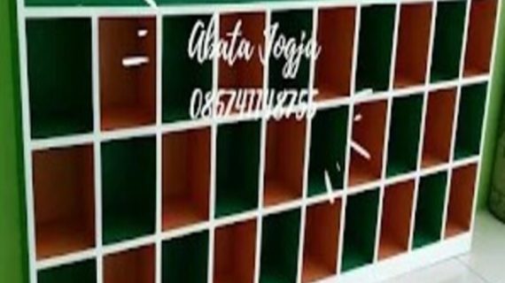 Loker 30 Lubang Bahan Blockboard